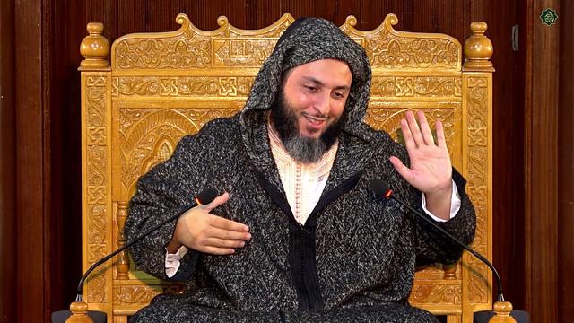 الشيخ يغوص بنا في بحر من الفوائد اللغوية و الصرفية لكلمة  " نعى ، ينعي "