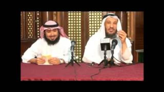 الشيخ عثمان الخميس النهي عن وضع الرجل أمام المصحف